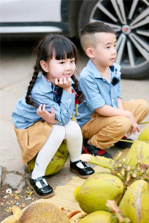 jasper小山竹吃瓜,萌娃jasper解锁夏日清凉新姿势